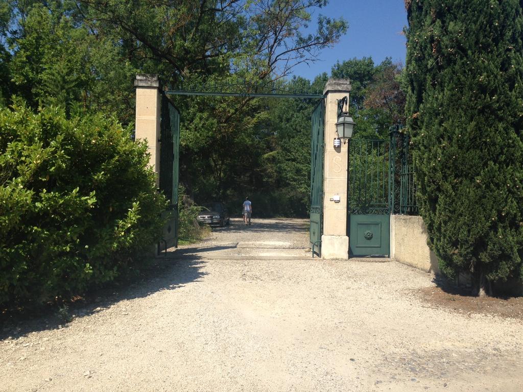 Le Mas De Trevouse Saint-Saturnin-lès-Avignon Exterior photo