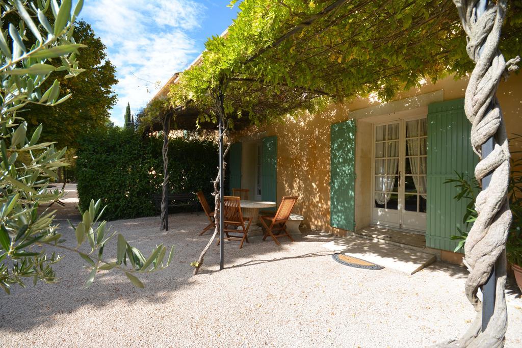 Le Mas De Trevouse Saint-Saturnin-lès-Avignon Exterior photo