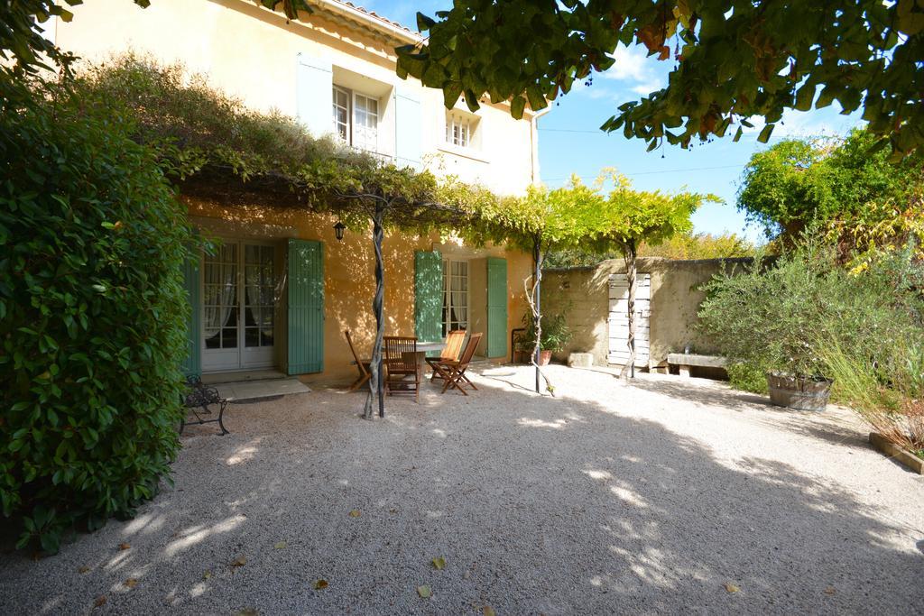 Le Mas De Trevouse Saint-Saturnin-lès-Avignon Exterior photo