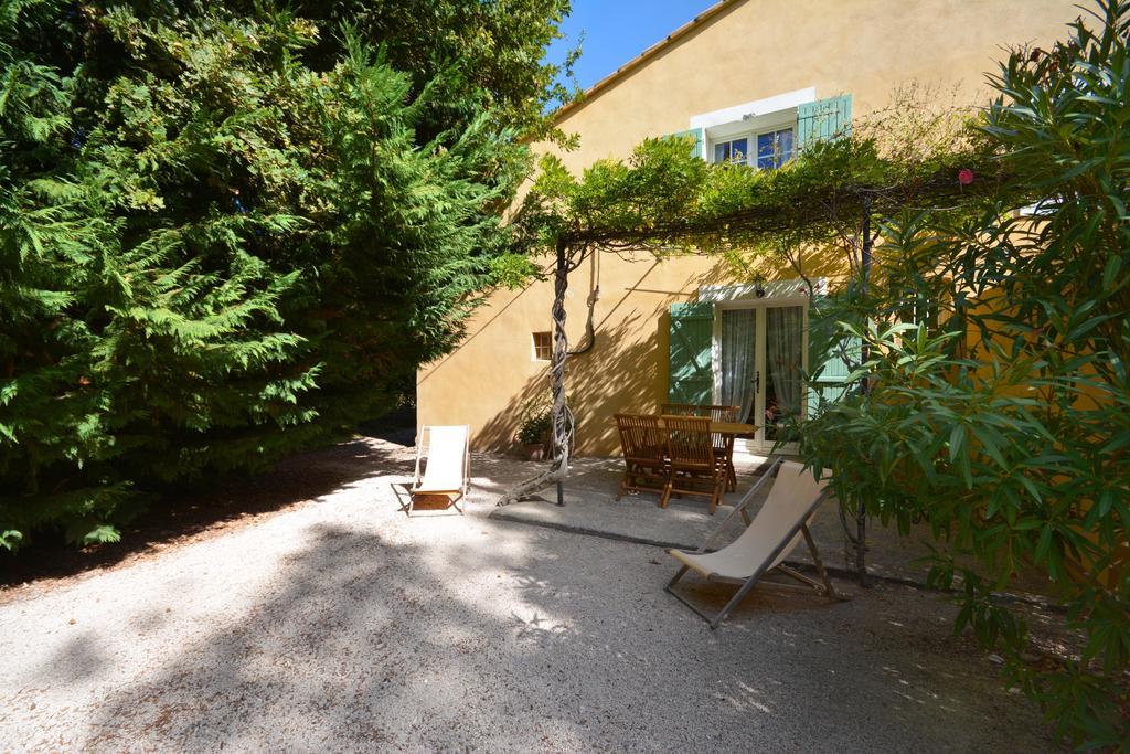 Le Mas De Trevouse Saint-Saturnin-lès-Avignon Exterior photo