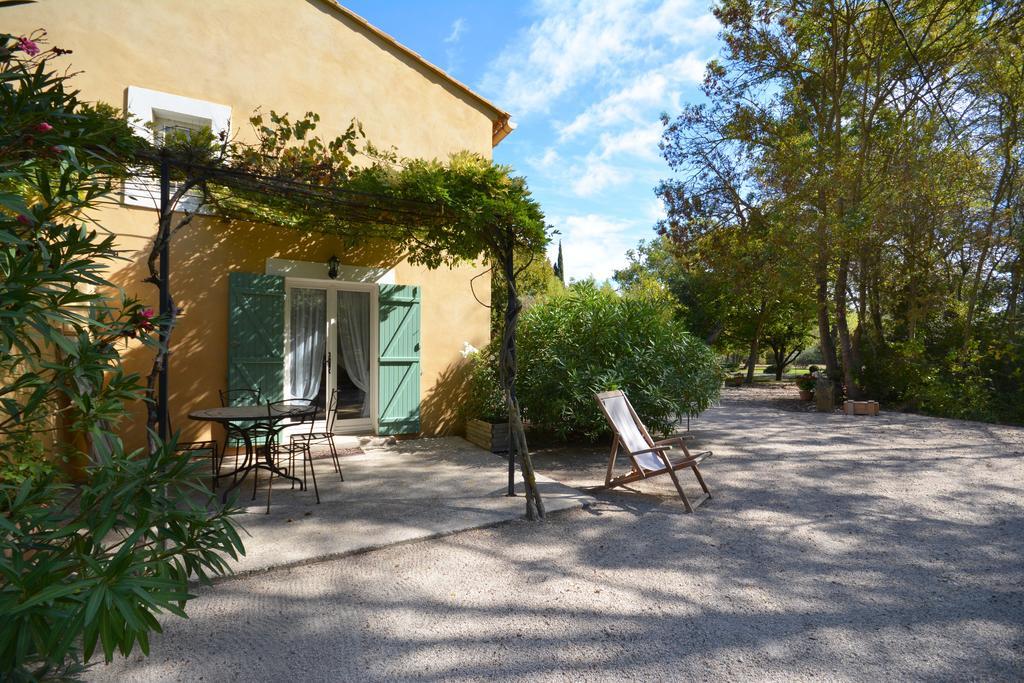 Le Mas De Trevouse Saint-Saturnin-lès-Avignon Exterior photo